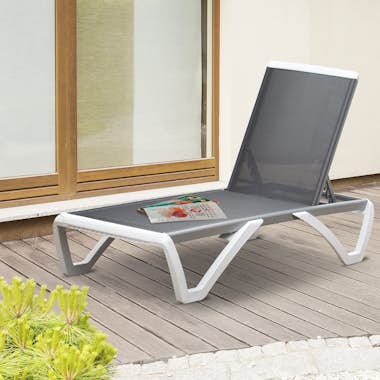 Outsunny Tumbona Reclinable de Jardín con Ruedas y Respaldo Outsunny Tumbona Reclinable de Jardín con Ruedas y Respaldo