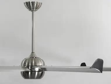 KlassFan Ventilador de techo DC en plata con palas de cromo KlassFan Ventilador de techo DC en plata con palas de cromo