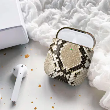 iDeal of Sweden Funda AirPods 1 y 2 Ideal of Sweden - Sahara Snake iDeal of Sweden Funda AirPods 1 y 2 Ideal of Sweden - Sahara Snake