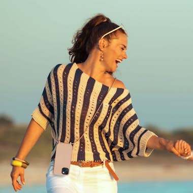 Avizar Carcasa Cordón iPhone 14 Semi rígida con Collar 80 Avizar Carcasa Cordón iPhone 14 Semi rígida con Collar 80