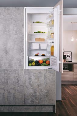 Hotpoint Hotpoint SB 18011 frigorífico Integrado 314 L F Bl Hotpoint Hotpoint SB 18011 frigorífico Integrado 314 L F Bl