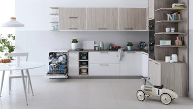 Indesit Indesit D2F HK26 Independiente 14 cubiertos E Indesit Indesit D2F HK26 Independiente 14 cubiertos E