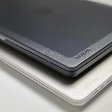 Incase Incase Funda rígida Edge con Makrolon® para MacBoo Incase Incase Funda rígida Edge con Makrolon® para MacBoo