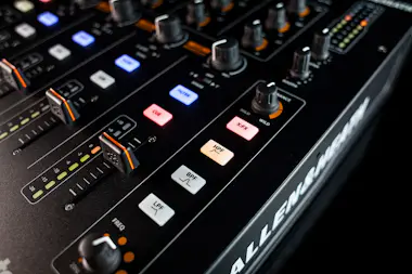 Generica Allen & Heath Xone:43C 16 canales Negro Generica Allen & Heath Xone:43C 16 canales Negro