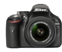 Nikon D5200 + AF-S DX NIKKOR 18-55MM F/3.5-5.6G VR