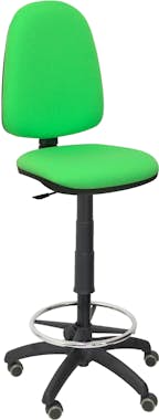 Piqueras y Crespo Taburete Ayna bali verde pistacho ruedas de parqué Piqueras y Crespo Taburete Ayna bali verde pistacho ruedas de parqué