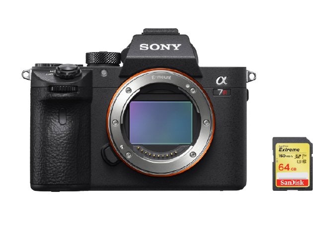Sony SONY A7R III Cuerpo + 64GB tarjeta SD